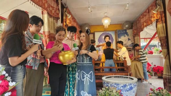ราชินีลูกทุ่ง